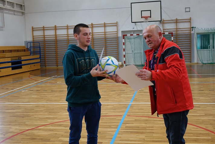 Turniej piłki halowej o puchar Wójta Gminy  Radwanice - relacja - zdjęcie 16